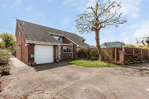 Sweechgate, Canterbury 3 bed semi