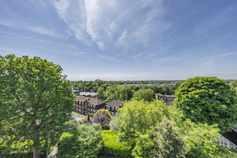 Howson Terrace, Richmond Hill 2 bed apartment for sale