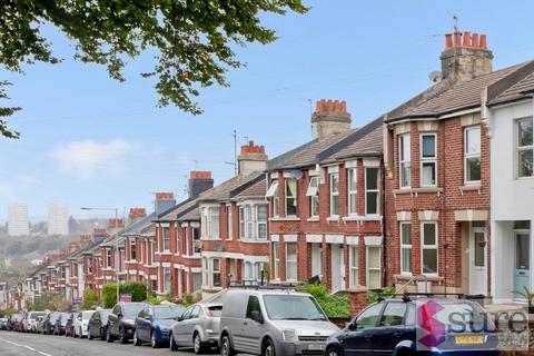 Bear Road, Brighton 2 bed flat for sale