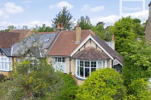 Queens Road, Loughton 2 bed semi