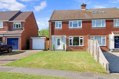 Cedar Avenue, Hazlemere HP15 3 bed semi