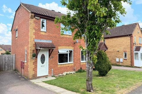 Elizabeth Close, Wellingborough... 3 bed semi