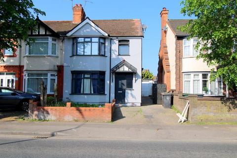Hitchin Road, Round Green, Luton... 3 bed semi
