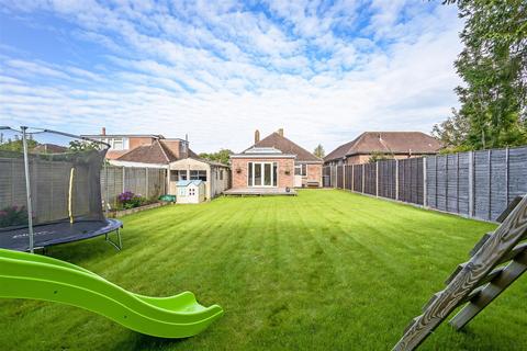 Whitehaven, Horndean 3 bed detached bungalow for sale