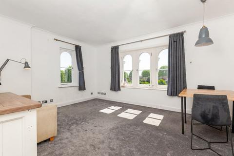 Copthall Gardens, Twickenham 1 bed flat for sale