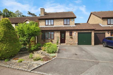 The Green, Wokingham RG41 4 bed detached house for sale