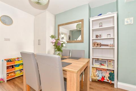 Rose Street, Tonbridge TN9 2 bed end of terrace house for sale