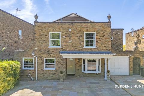 High Elms, Chigwell, IG7 5 bed detached house for sale