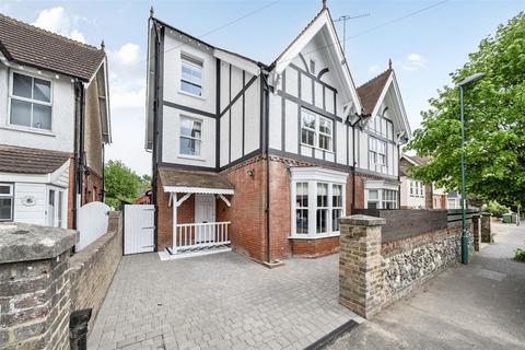 Gordon Avenue, Bognor Regis 4 bed semi
