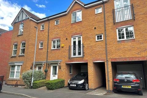 3 bedroom town house for sale