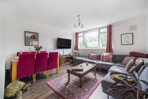 Kings Avenue, Clapham, London, SW4 2 bed flat for sale