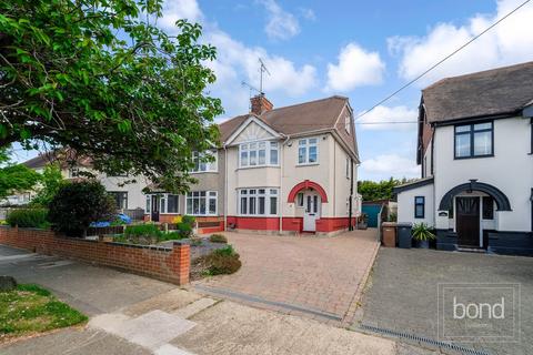 Fifth Avenue, Chelmsford CM1 4 bed semi