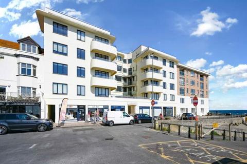 St. Margarets, High Street... 2 bed flat for sale