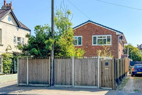 Lyminster Road, Littlehampton BN17 2 bed apartment for sale