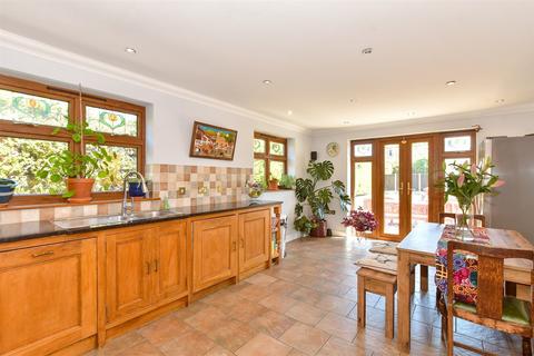 Oak Avenue, Wickford, Essex 4 bed chalet for sale