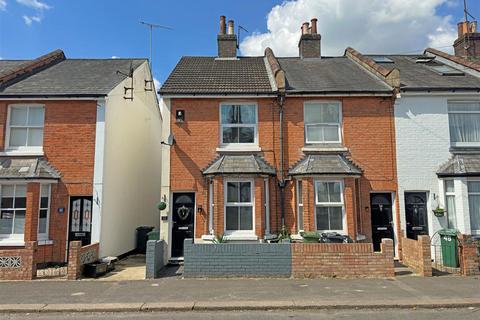 Victoria Road, Redhill 2 bed end of terrace house for sale