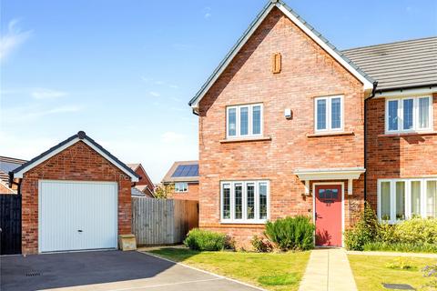 Christ Church Way, Evesham... 3 bed semi