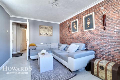 Moat Road, Great Yarmouth 3 bed terraced house for sale