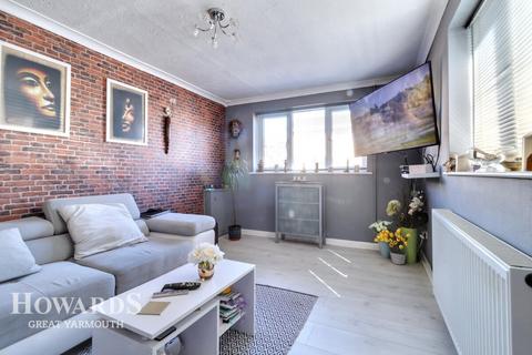 Moat Road, Great Yarmouth 3 bed terraced house for sale