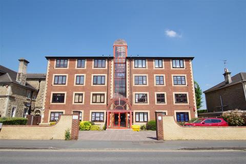 Bath Road, Swindon SN1 2 bed flat for sale