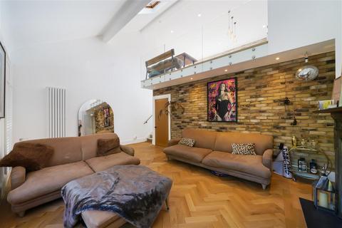 Putney Bridge Road, SW15 3 bed maisonette for sale