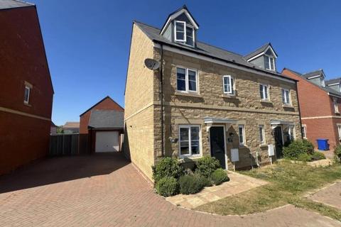 Fallow Road, Rothwell 4 bed semi