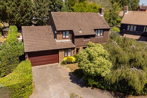 Mayfield, Crawley RH10 4 bed detached house for sale