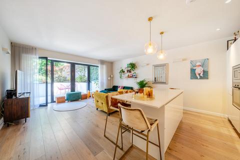 Archway Road, London, N6 3 bed flat for sale