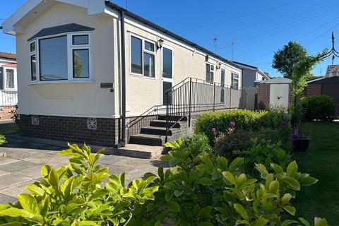 Warrington Road, Bartington, Northwich 2 bed park home for sale