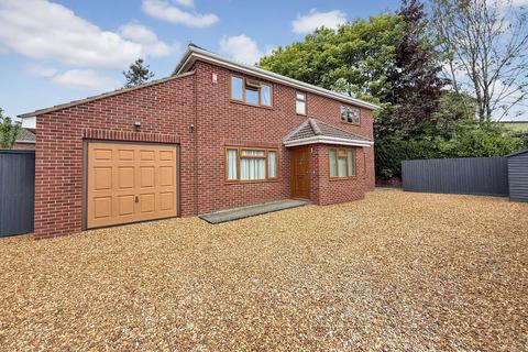 Acacia Drive, Westbury 3 bed detached house for sale