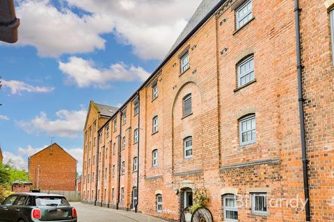 Cairns Close, Lichfield, WS14 2 bed apartment for sale
