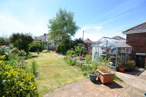 Headswell Crescent, Bournemouth BH10 2 bed bungalow for sale