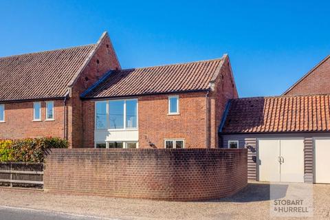 Market Street, Norwich NR12 3 bed barn conversion for sale