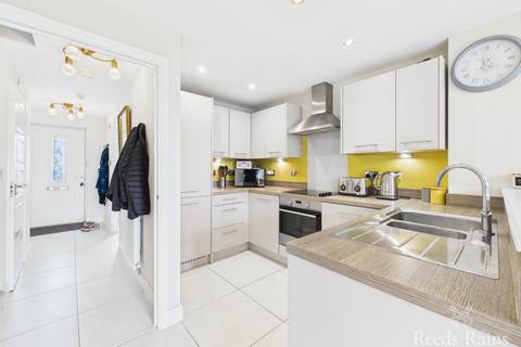 4 bedroom semi-detached house for sale