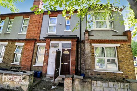 Salisbury Avenue, Westcliff