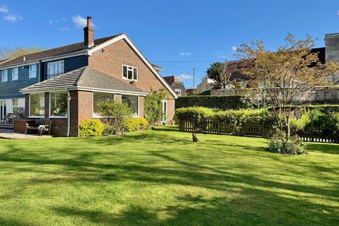 41 Church Street, Kintbury RG17 4 bed detached house for sale