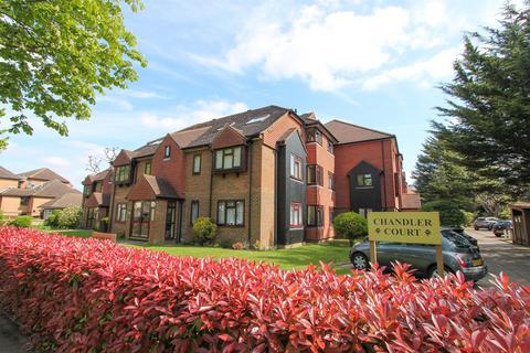 Holmwood Gardens, Wallington SM6 2 bed flat for sale