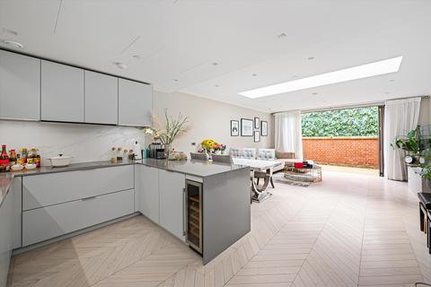 Kidderpore Avenue, London, NW3 4 bed terraced house for sale