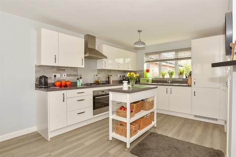 Challen Vale, Littlehampton BN17 4 bed detached house