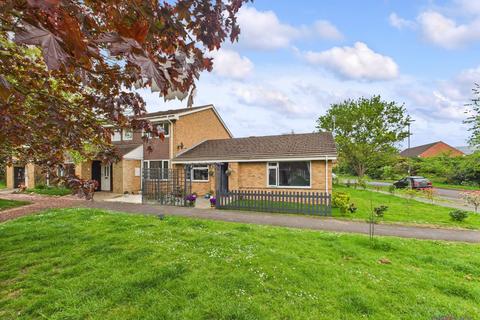 Oldacre Drive, Cheltenham GL52 3 bed terraced bungalow for sale