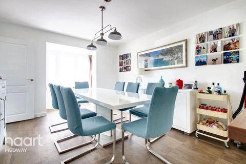 Heron Place, Rochester 4 bed detached house for sale