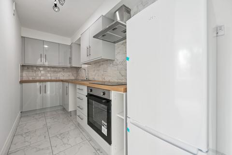 Comer Crescent, Southall UB2 2 bed flat for sale