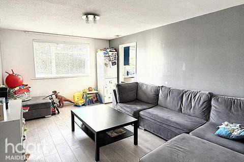 Cobblers Close, SLOUGH 2 bed flat for sale