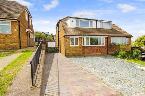 Karen Close, Benfleet, Essex 3 bed chalet for sale
