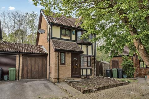 Bagshot,  Surrey,  GU19 3 bed link detached house for sale