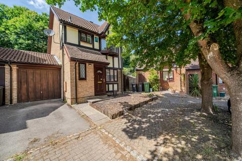 Bagshot,  Surrey,  GU19 3 bed link detached house for sale