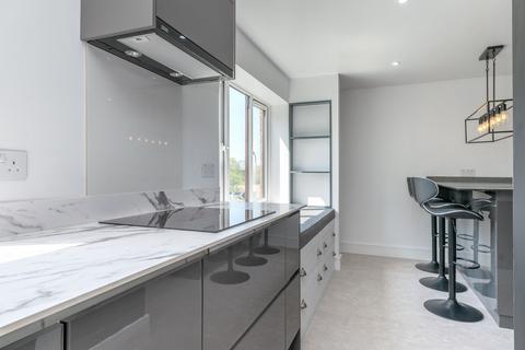 Newbridge Close, Broadbridge Heath, RH12 2 bed flat for sale