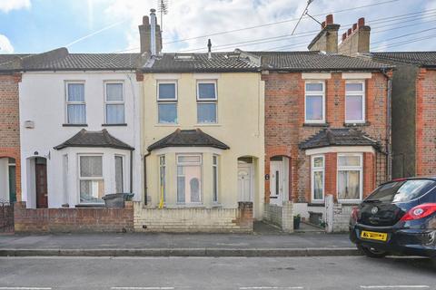 Kings Avenue, Watford, WD18 2 bed flat for sale
