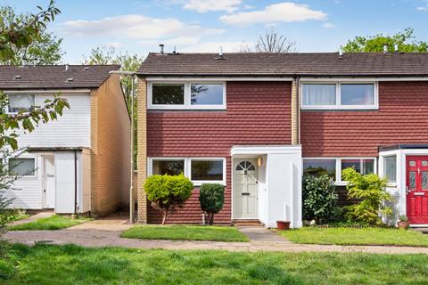 Kemble Close, Weybridge, KT13 2 bed terraced house for sale