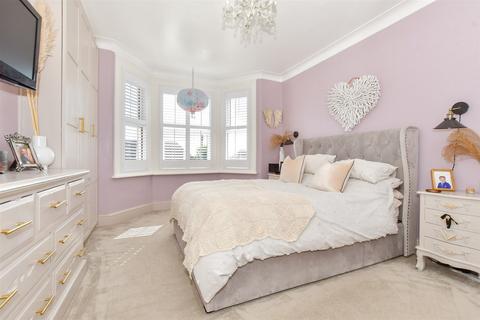 Connaught Road, Margate CT9 4 bed terraced house